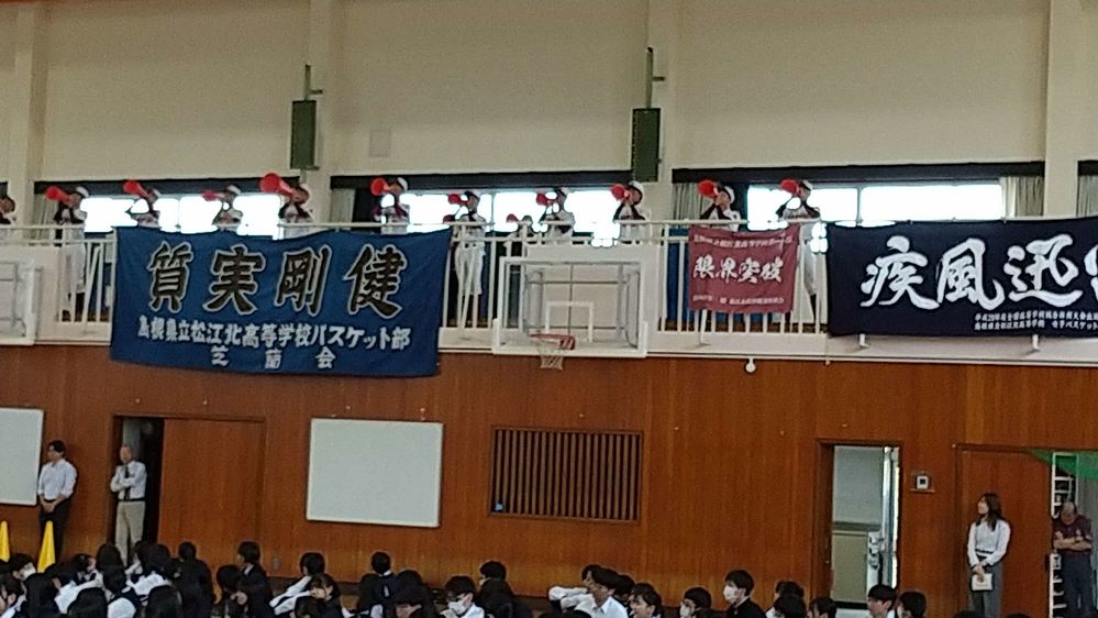 ４