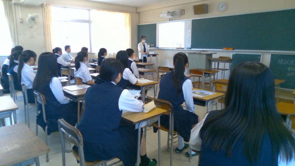校内大学説明会